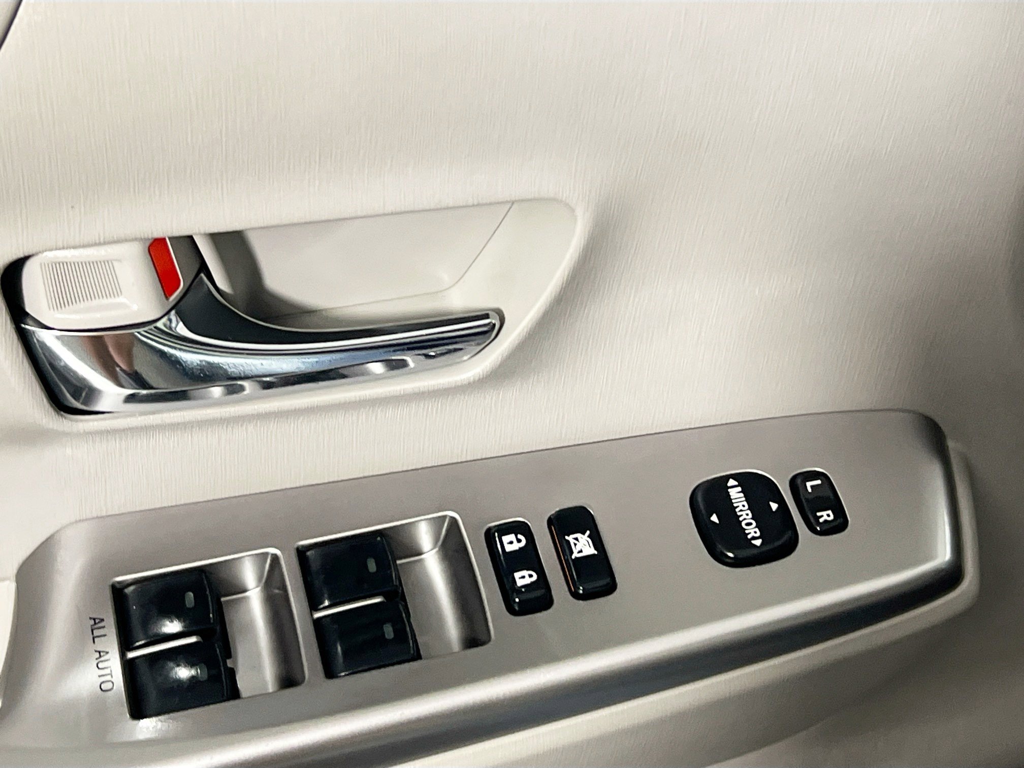 Used 2015 Toyota Prius V Five image 16