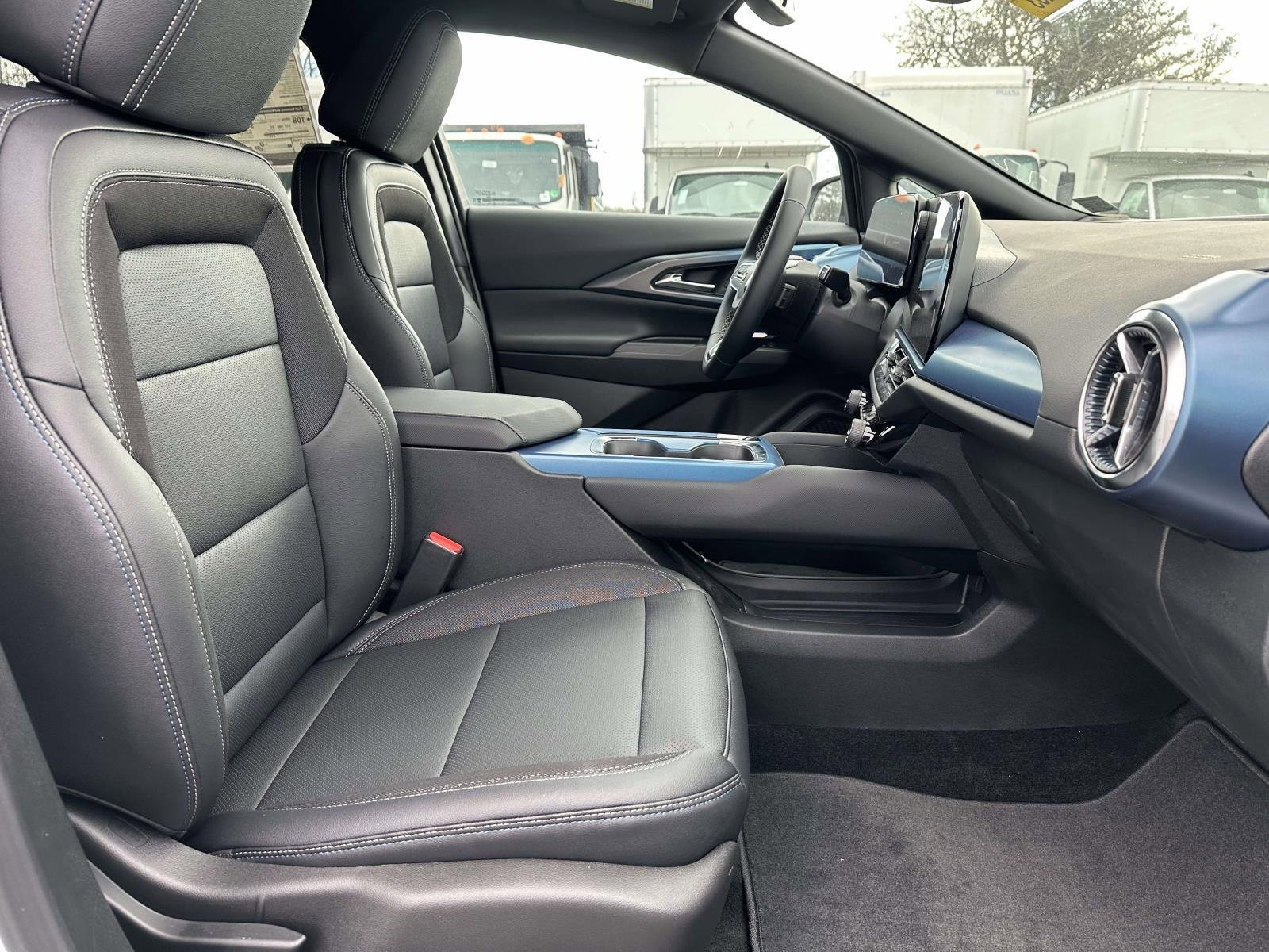 New 2026 Chevrolet Equinox EV LT image 25