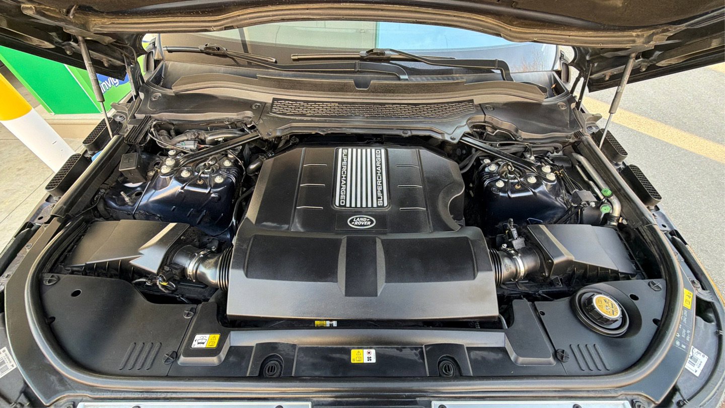 Used 2016 Land Rover Range Rover HSE image 9