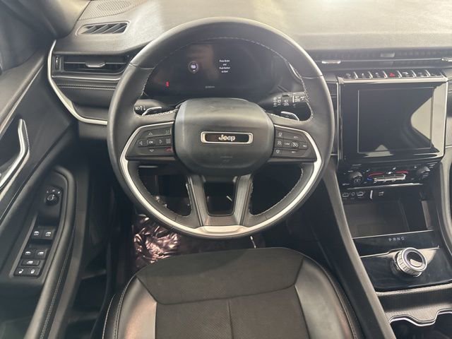 Used 2024 Jeep Grand Cherokee L Laredo image 30