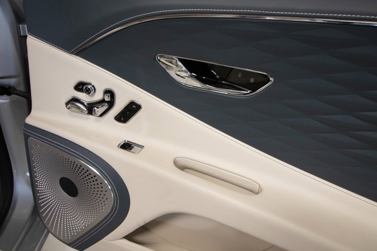 Used 2021 Bentley Flying Spur W12 image 59