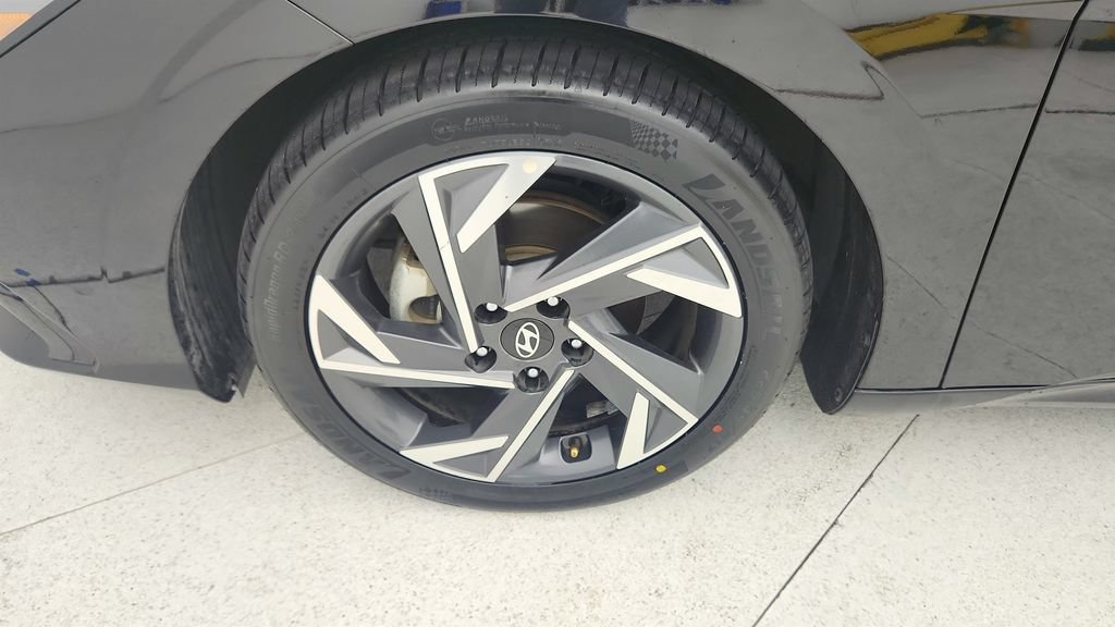 Used 2024 Hyundai Elantra Limited FWD image 29