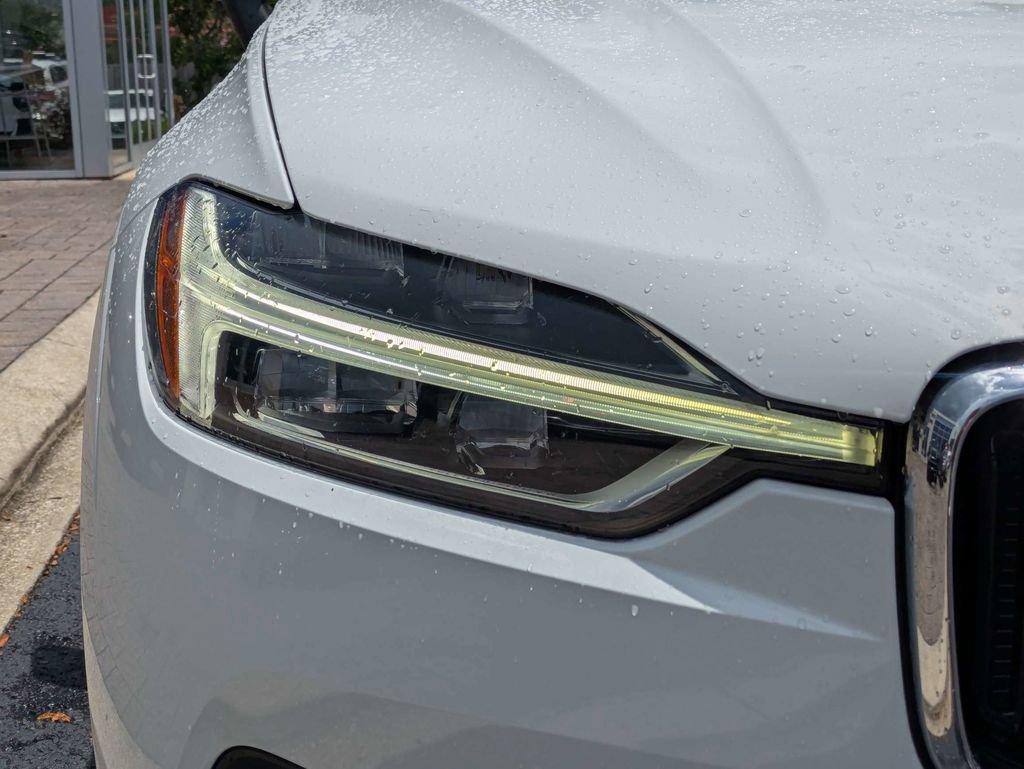 Used 2020 Volvo XC60 T5 Momentum FWD image 10