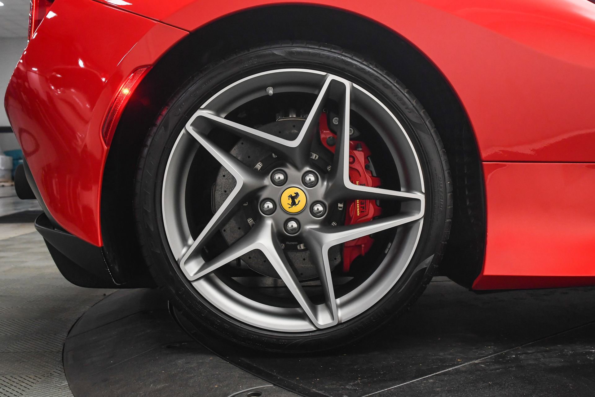 Used 2021 Ferrari F8 Tributo image 33