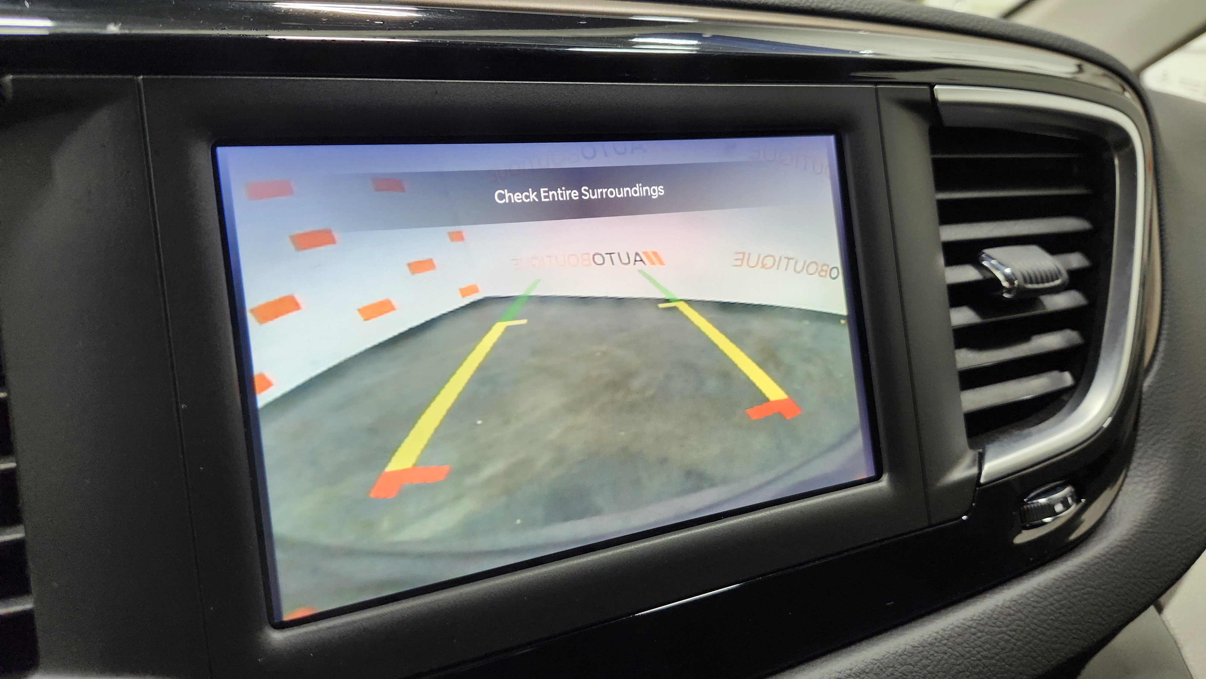 Used 2023 Chrysler Voyager LX image 2