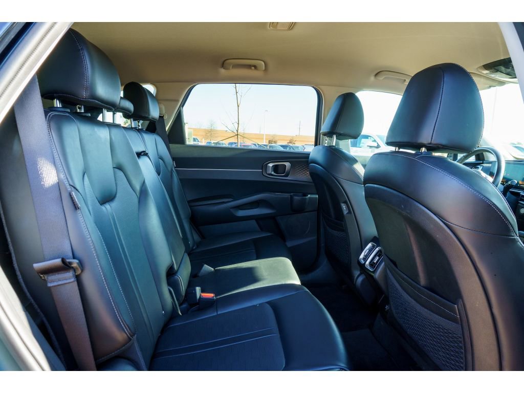 Used 2024 Kia Sorento S image 17