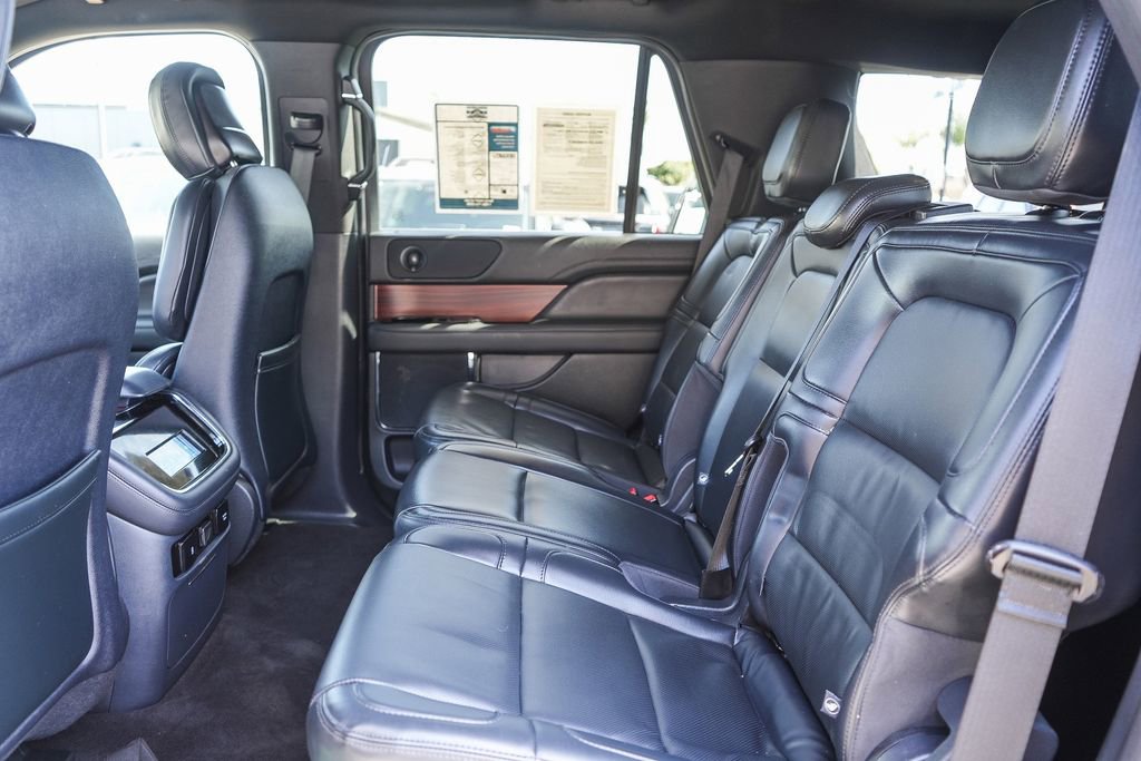 Used 2024 Lincoln Navigator Premiere AWD/4WD image 23