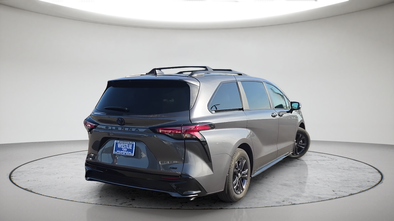 Used 2025 Toyota Sienna XSE w/ XSE Premium Package AWD/4WD image 7