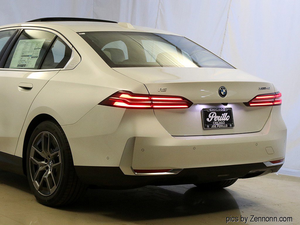 Used 2025 BMW i5 xDrive40 w/ Premium Package image 8