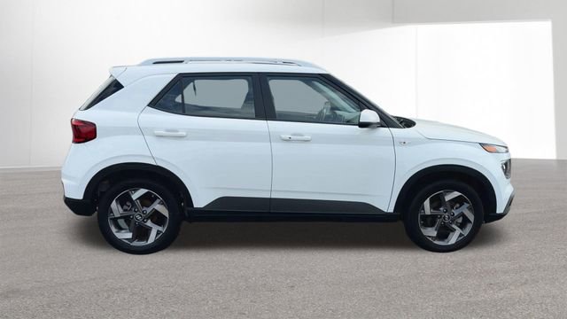 Used 2025 Hyundai Venue SEL image 10