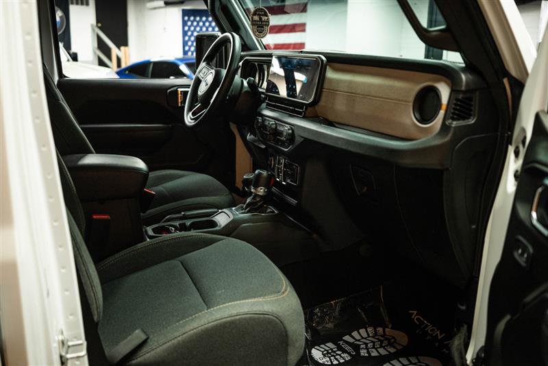 Used 2025 Jeep Gladiator Sport image 12