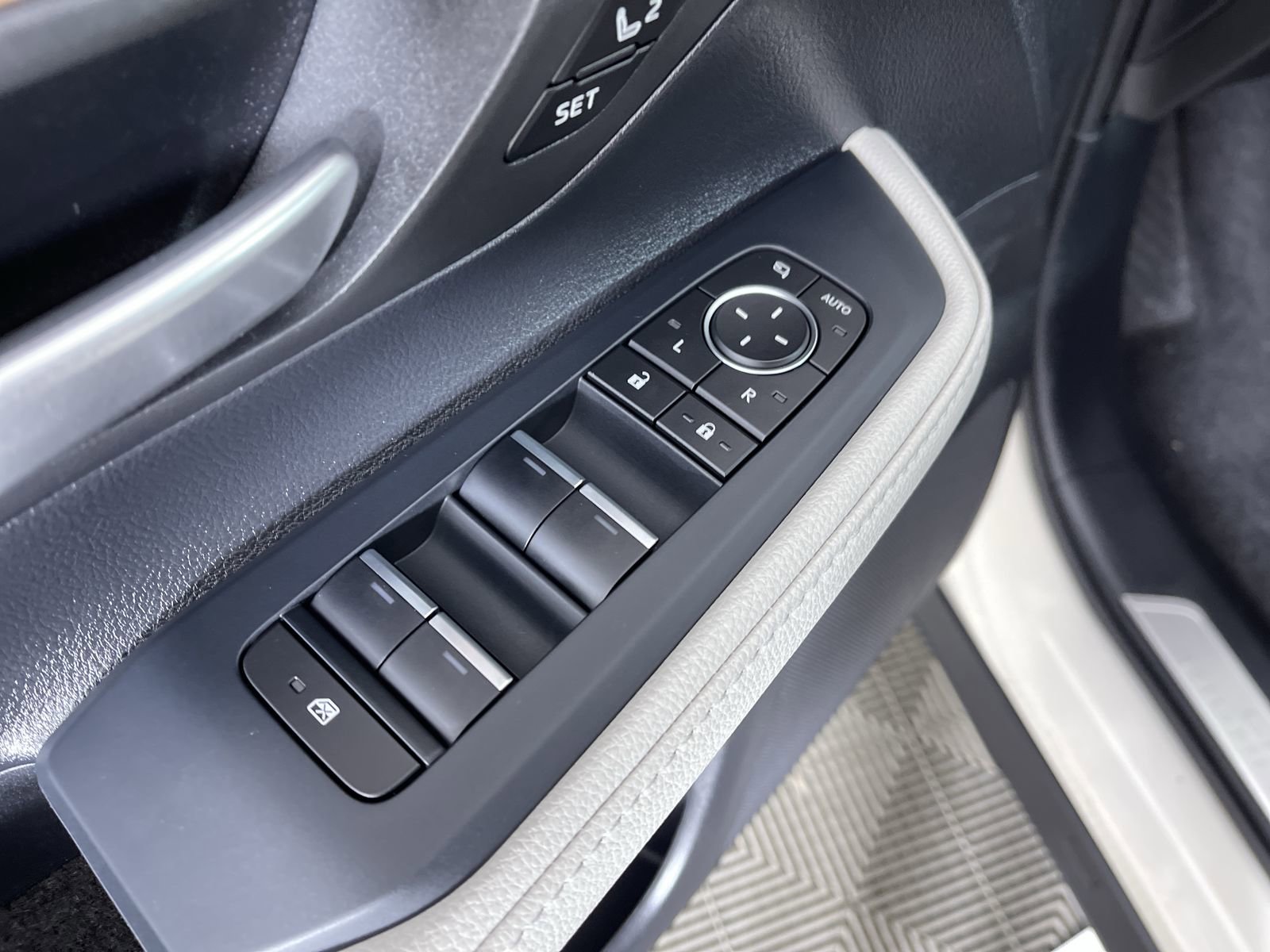Used 2024 Toyota Grand Highlander AWD image 14
