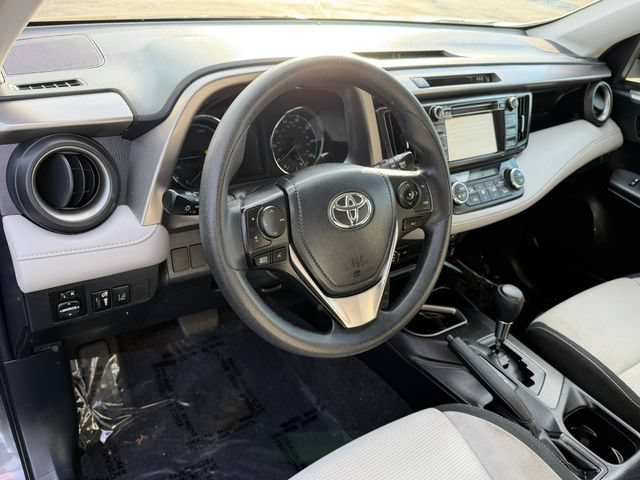 Used 2018 Toyota RAV4 LE AWD/4WD image 11