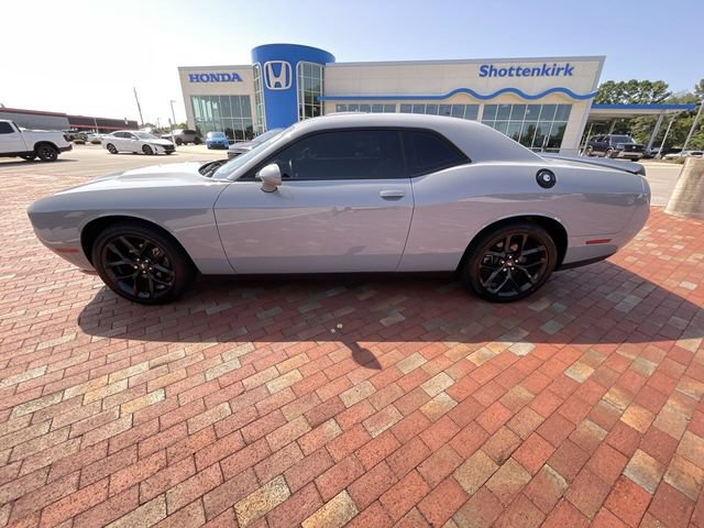 Used 2022 Dodge Challenger SXT w/ Driver Convenience Group RWD image 28