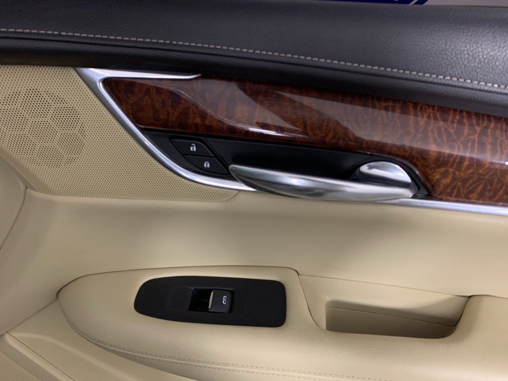 Used 2017 Cadillac XT5 Luxury w/ Driver Awareness Package image 38