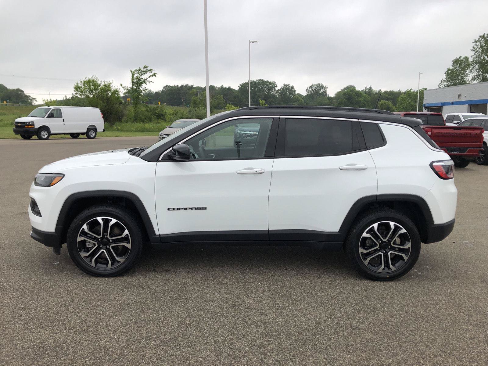 Used 2023 Jeep Compass Limited AWD/4WD image 2