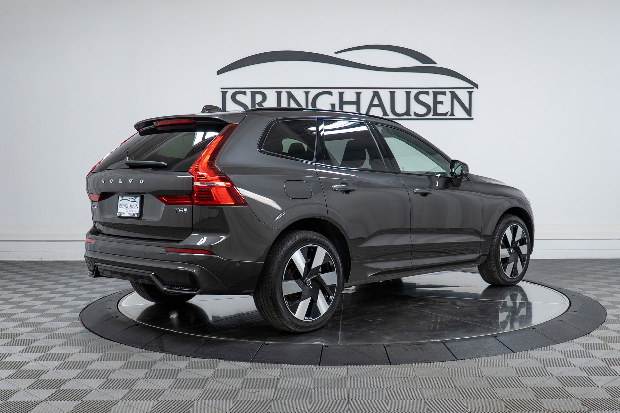 Used 2025 Volvo XC60 T8 Plus w/ Climate Package image 5
