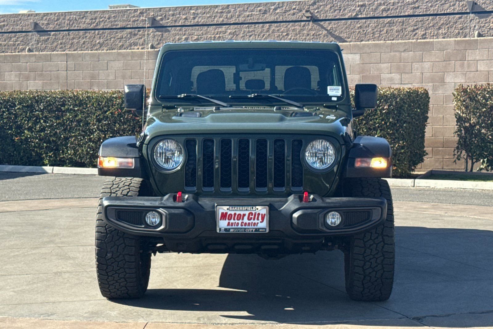 Used 2022 Jeep Gladiator Rubicon w/ Trailer Tow Package AWD/4WD image 9