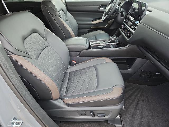 Certified 2024 Nissan Pathfinder Platinum FWD image 22