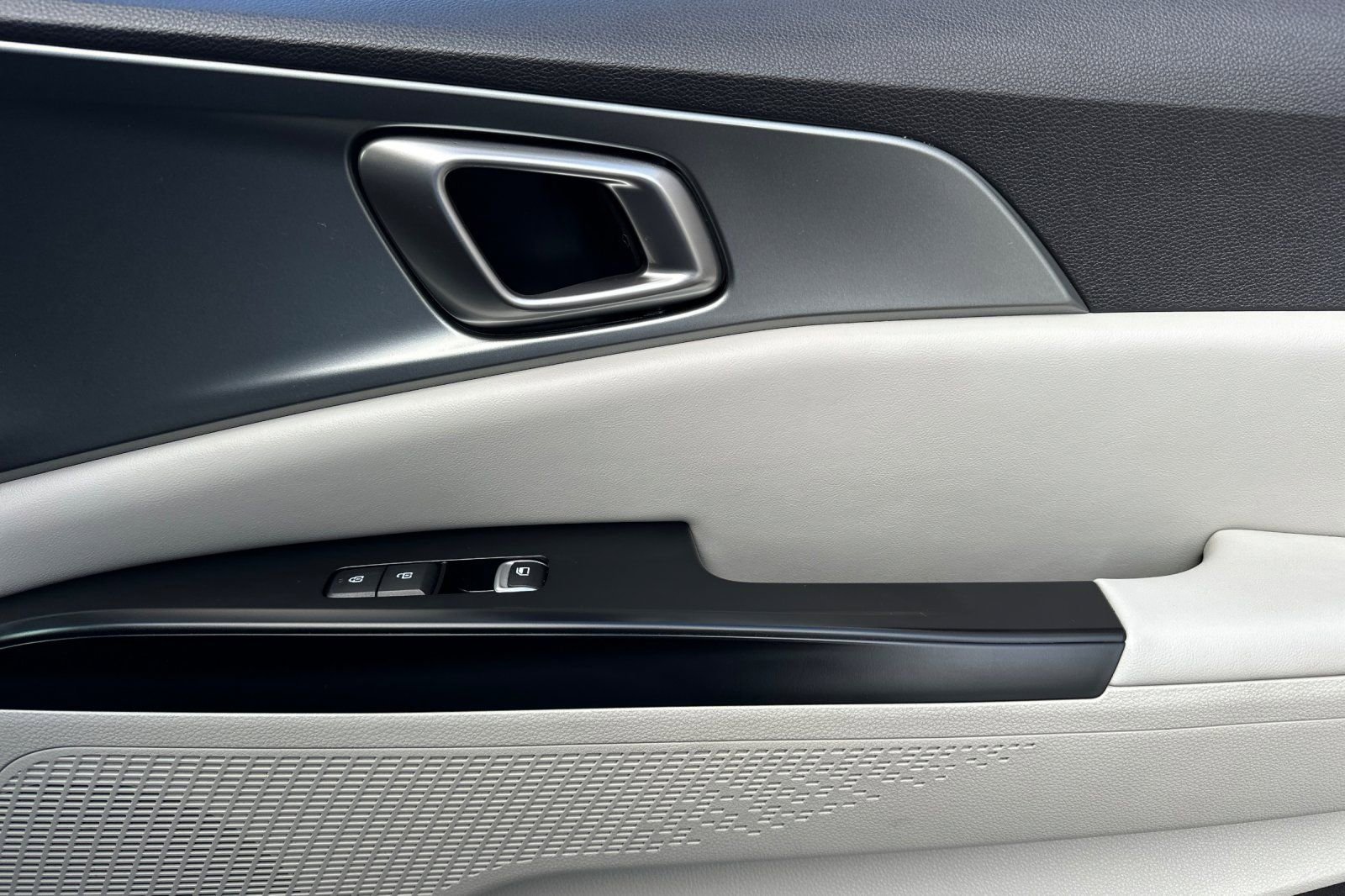 Used 2022 Kia Carnival LX image 20