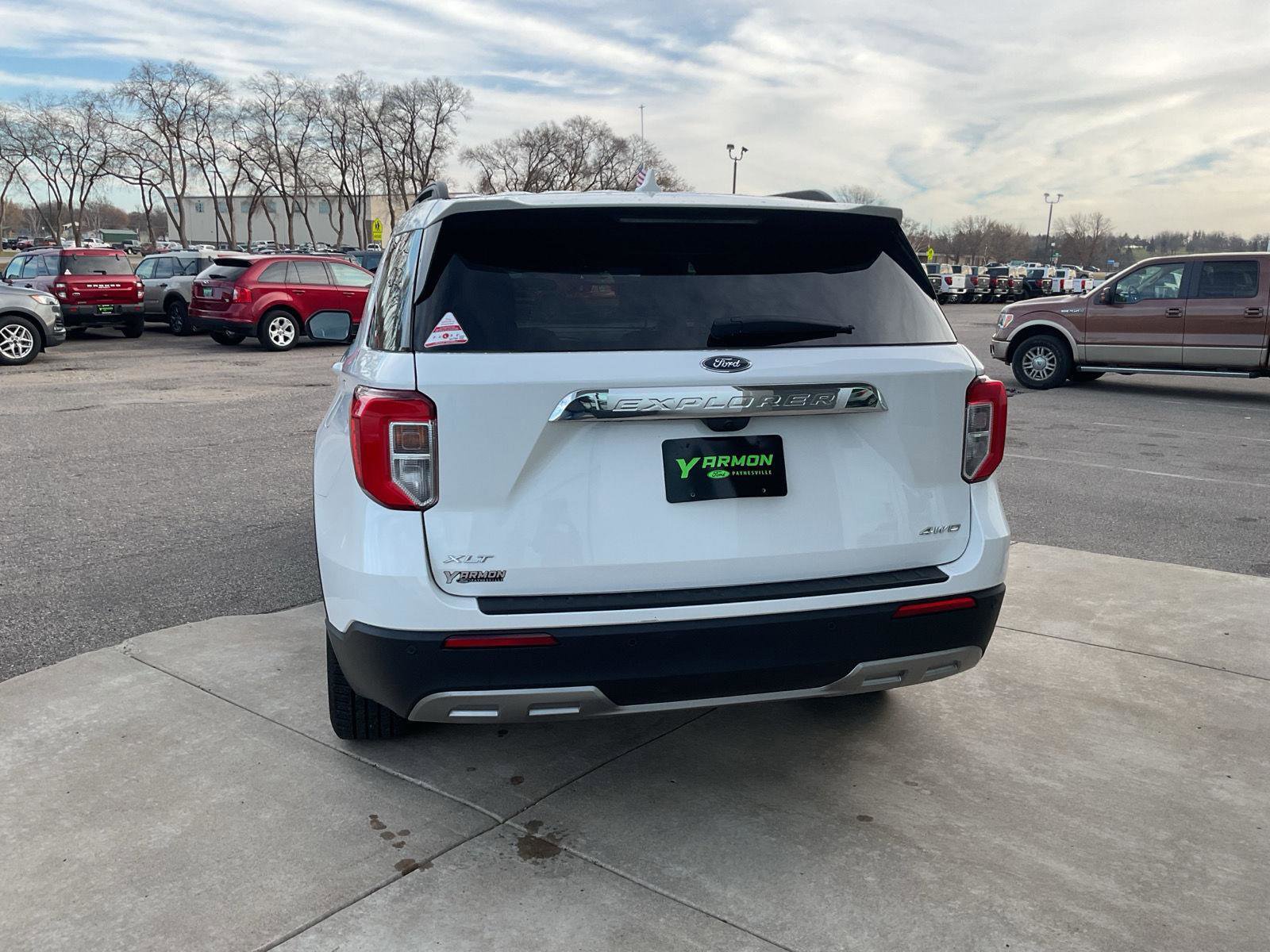 Used 2023 Ford Explorer XLT w/ Equipment Group 202A image 4