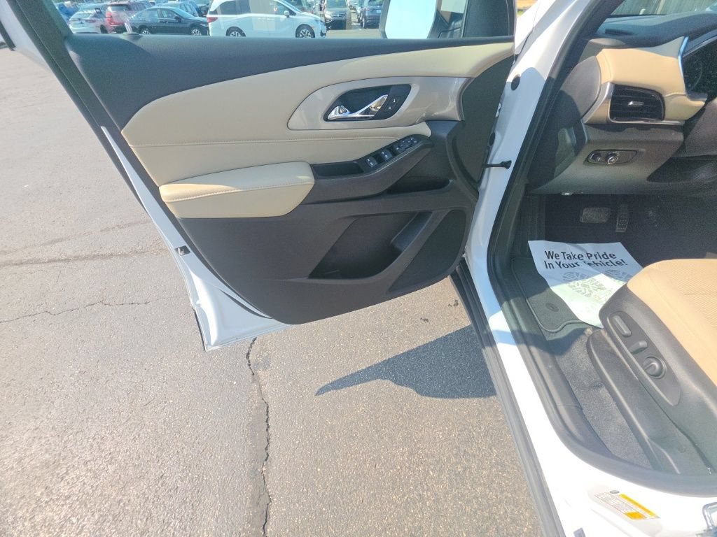 Used 2023 Chevrolet Traverse LS AWD/4WD image 12