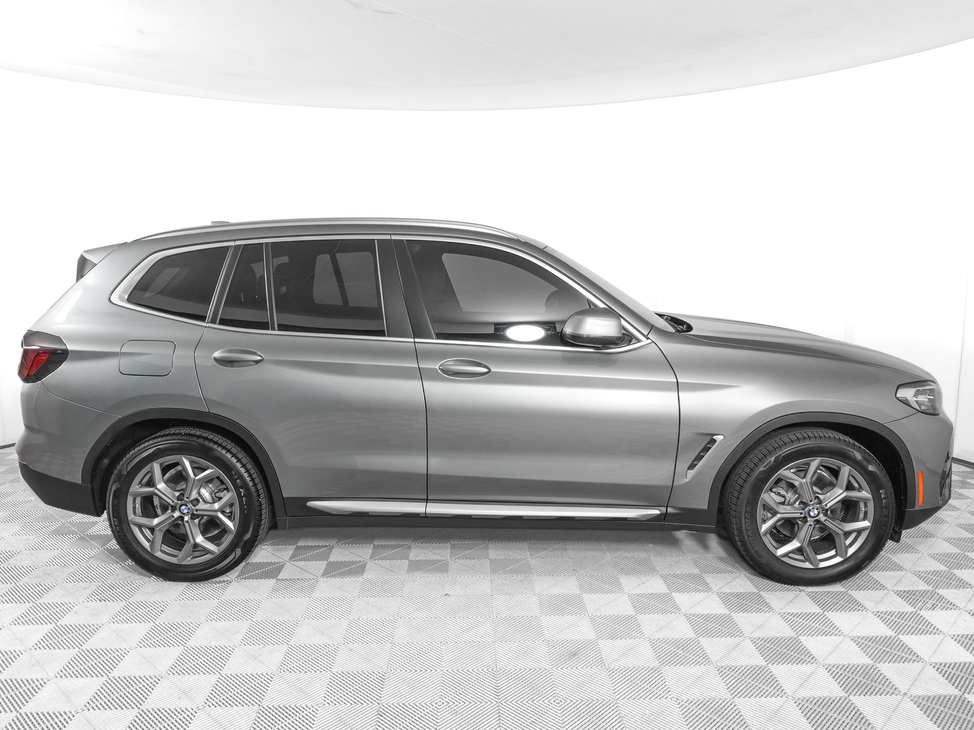 Used 2024 BMW X3 sDrive30i RWD image 4