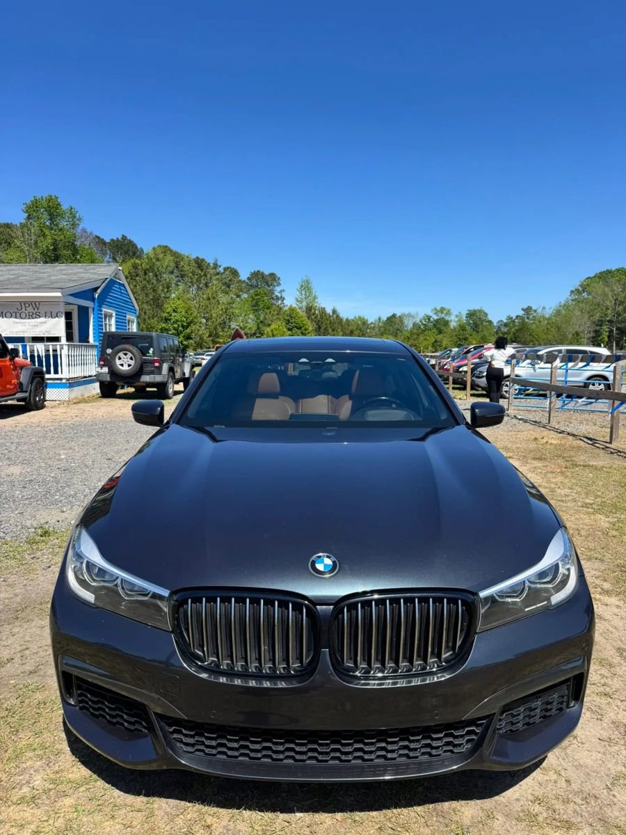Used 2019 BMW 740i w/ Executive Package image 3