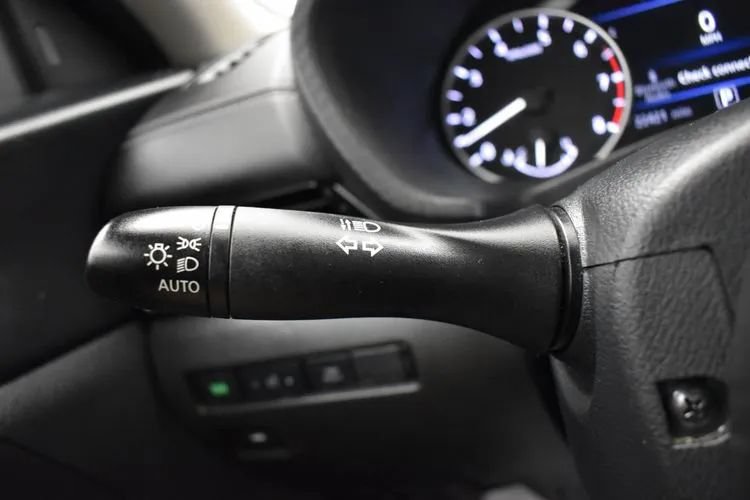 Used 2025 Nissan Sentra SV FWD image 24