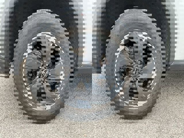 Used 2025 Nissan Rogue SV image 9