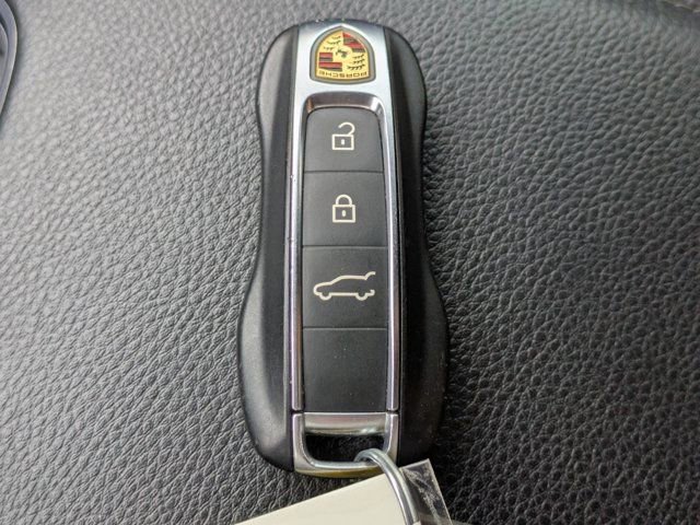 Used 2022 Porsche Cayenne S Platinum image 25