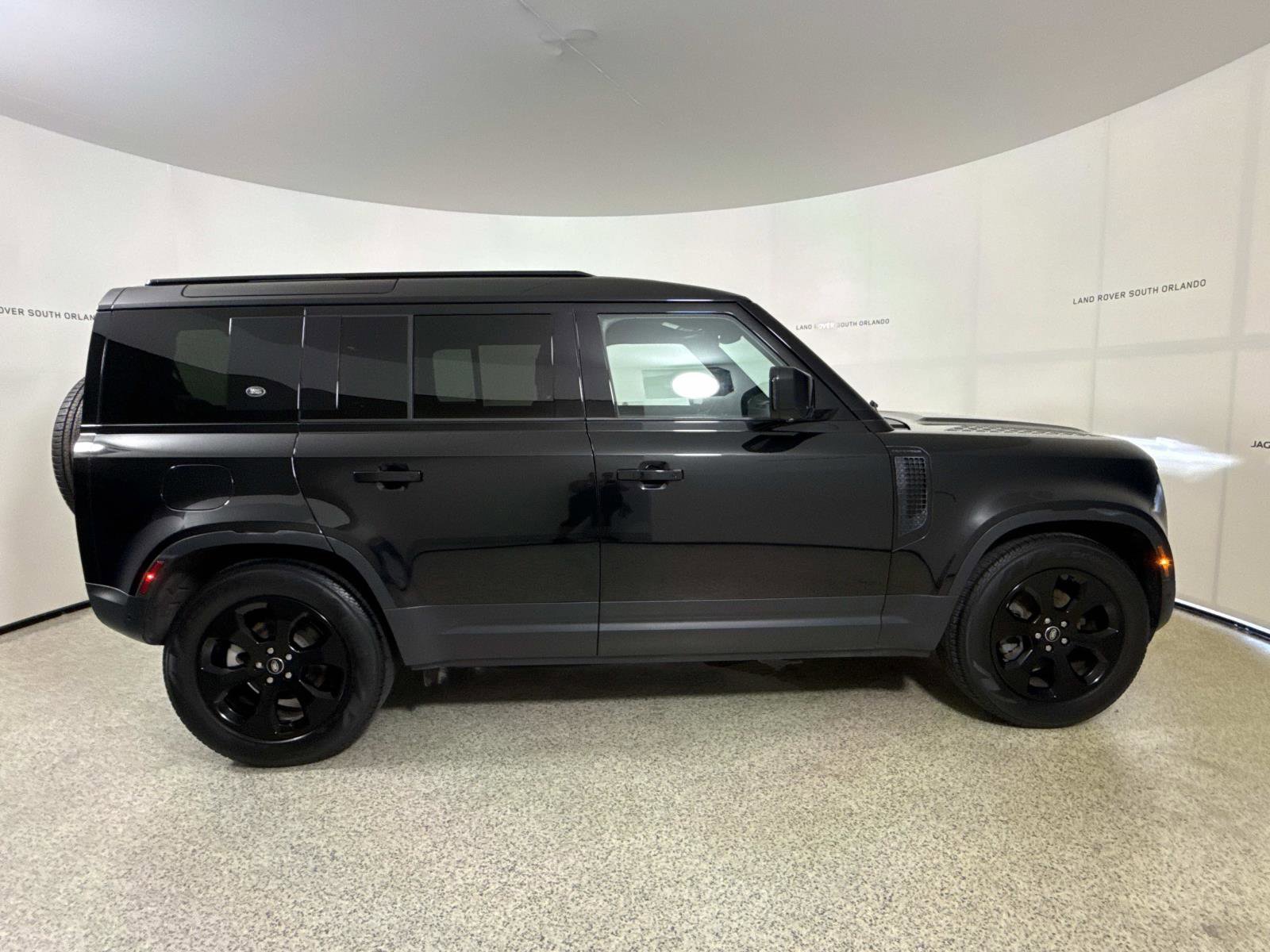 Used 2023 Land Rover Defender 110 S AWD/4WD image 6