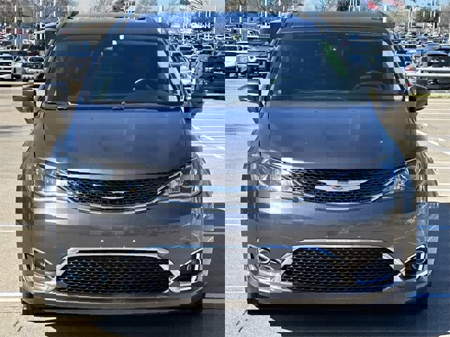 Used 2017 Chrysler Pacifica Touring-L Plus image 8