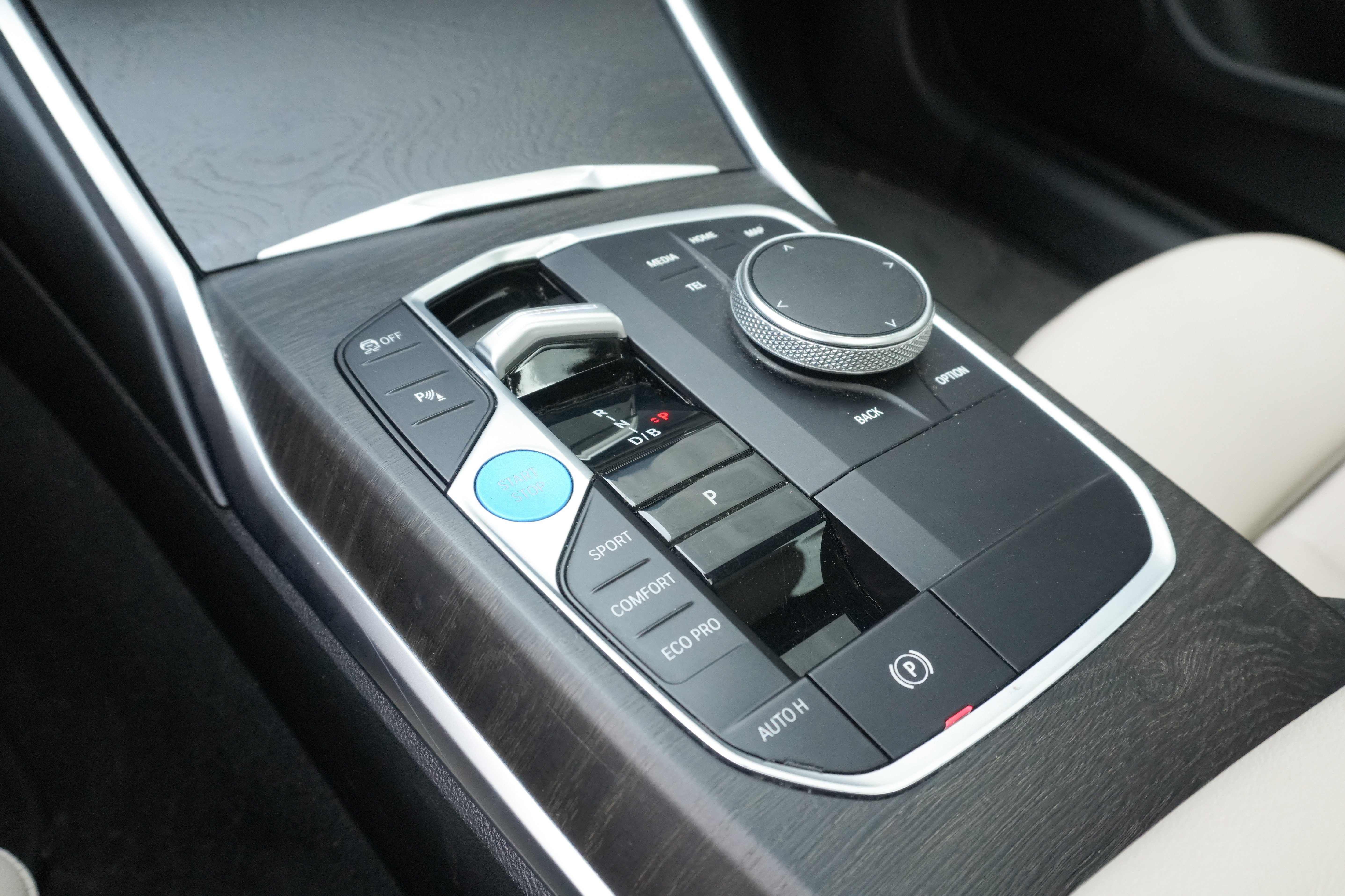 Certified 2024 BMW i4 eDrive40 w/ Premium Package RWD image 28