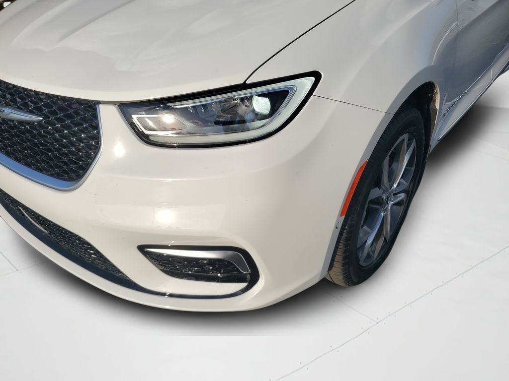 Used 2024 Chrysler Pacifica Pinnacle w/ Trailer Tow Group image 9