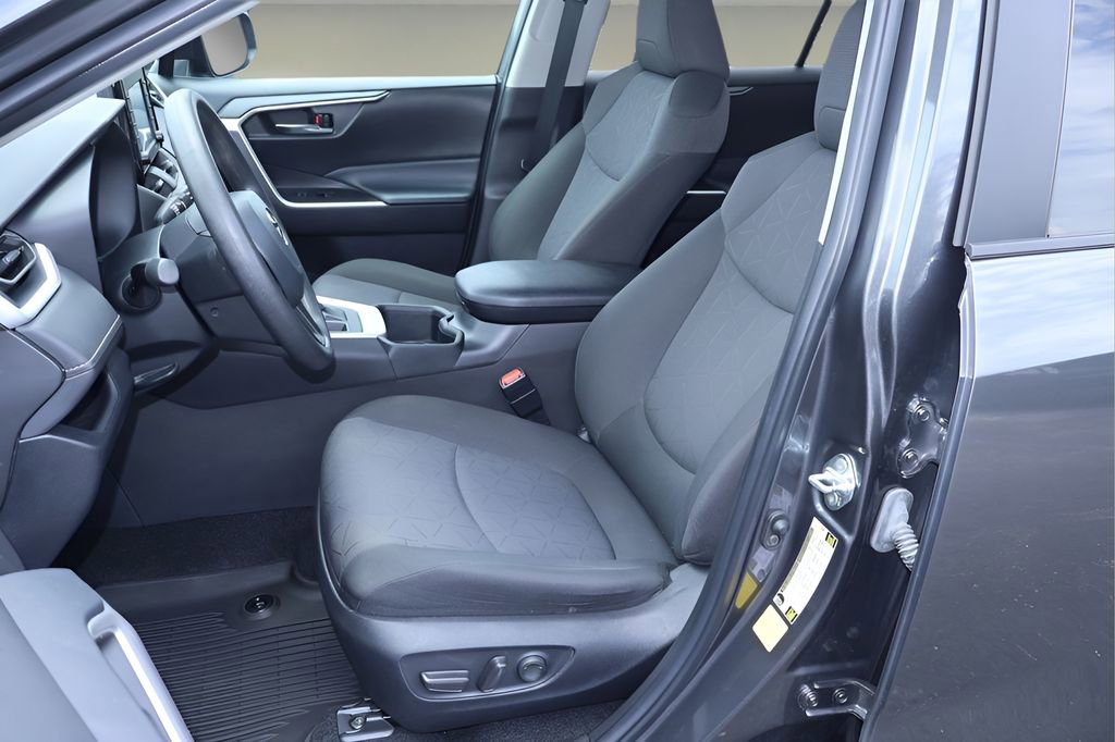 Certified 2022 Toyota RAV4 XLE w/ Convenience Package FWD image 11