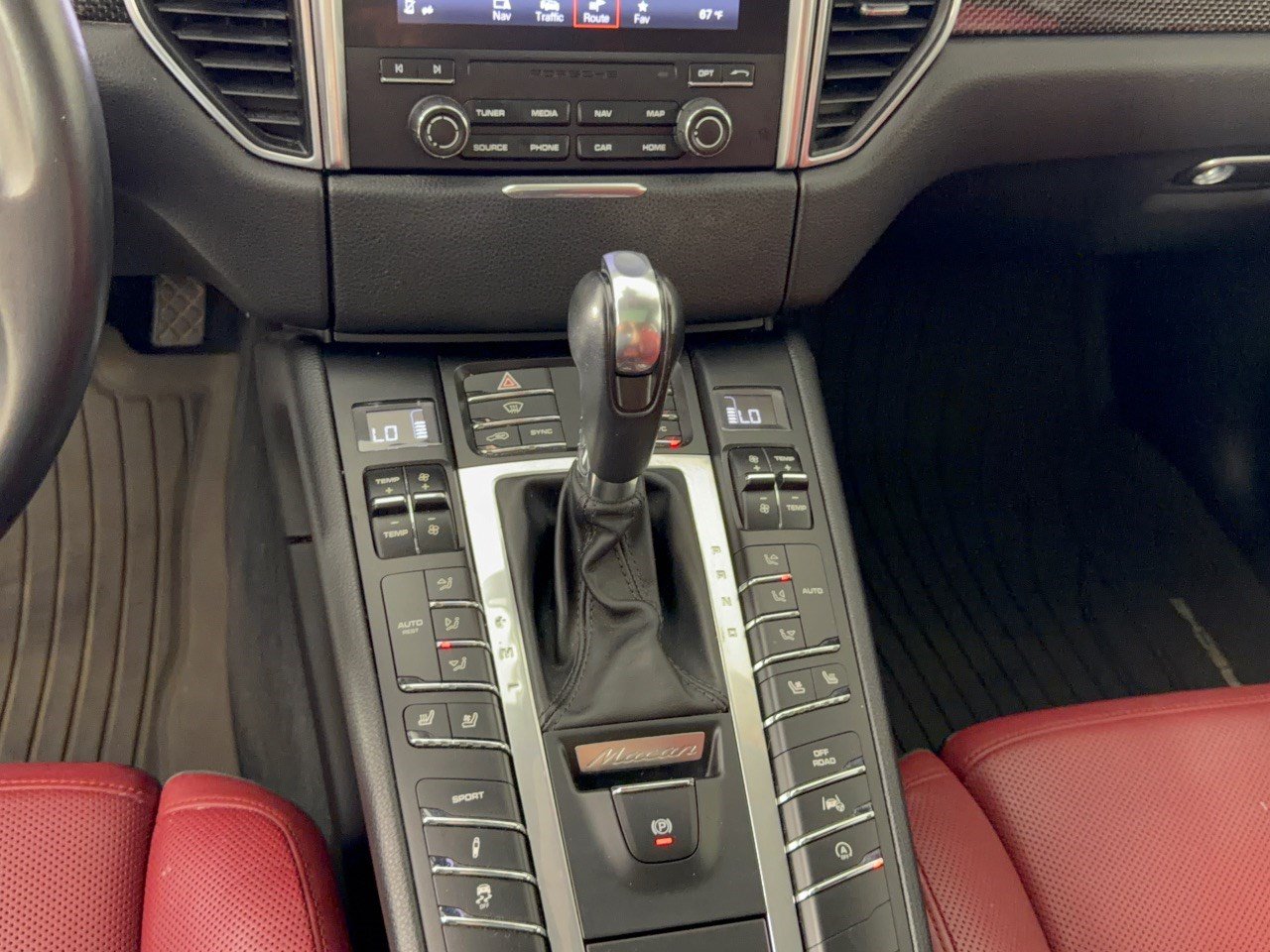 Used 2018 Porsche Macan Turbo AWD/4WD image 22