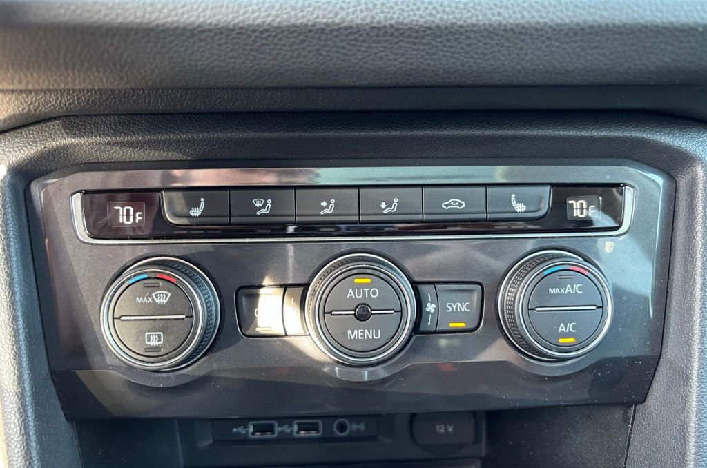 Used 2020 Volkswagen Tiguan SE w/ Panoramic Sunroof Package image 12