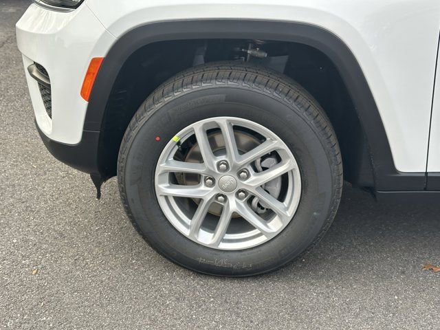 New 2025 Jeep Grand Cherokee Laredo image 13