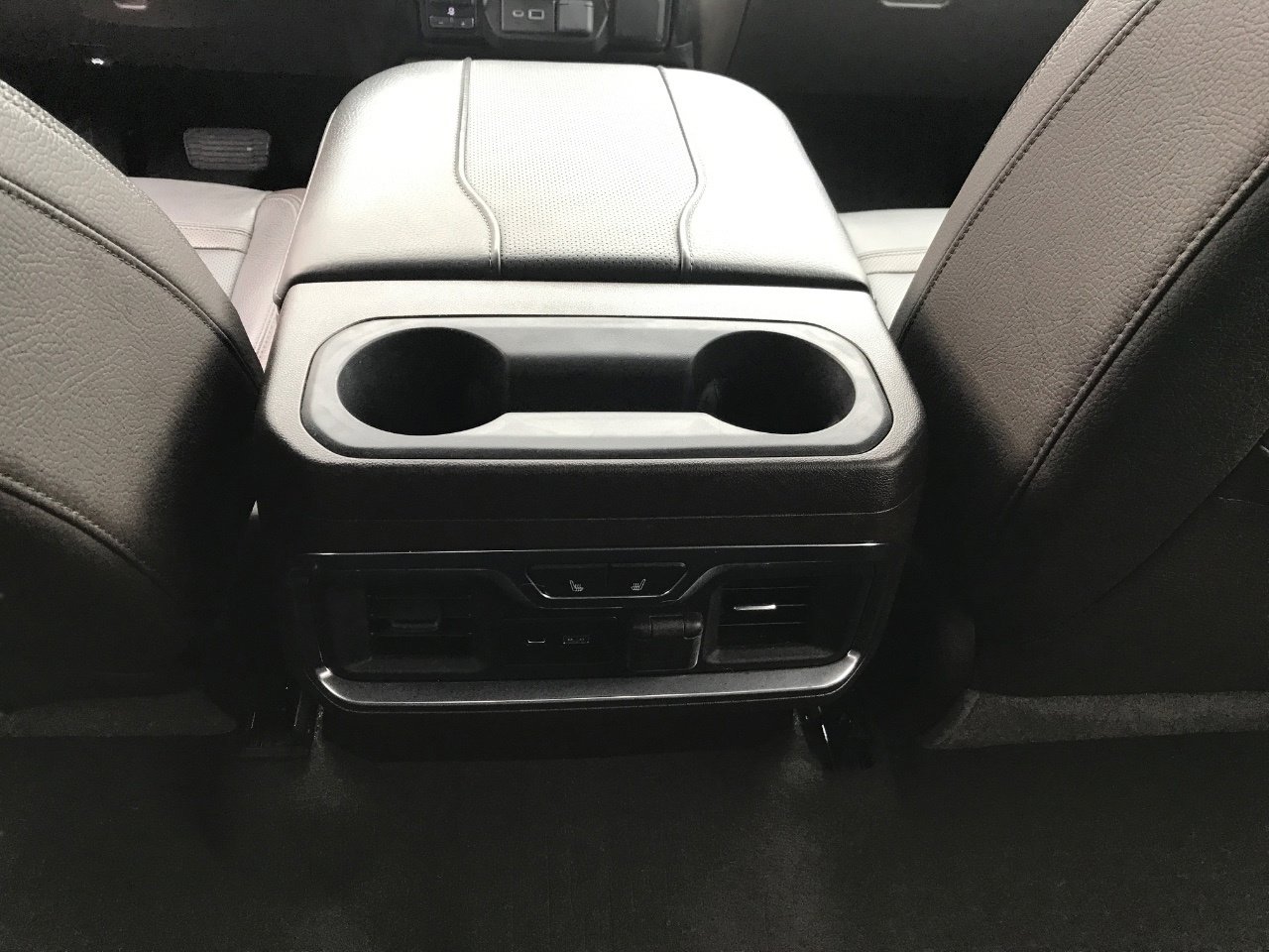 Used 2023 GMC Sierra 3500 Denali image 16