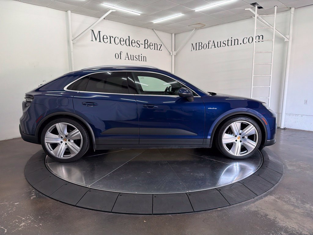 Used 2024 Porsche Macan 4 Electric AWD/4WD image 9