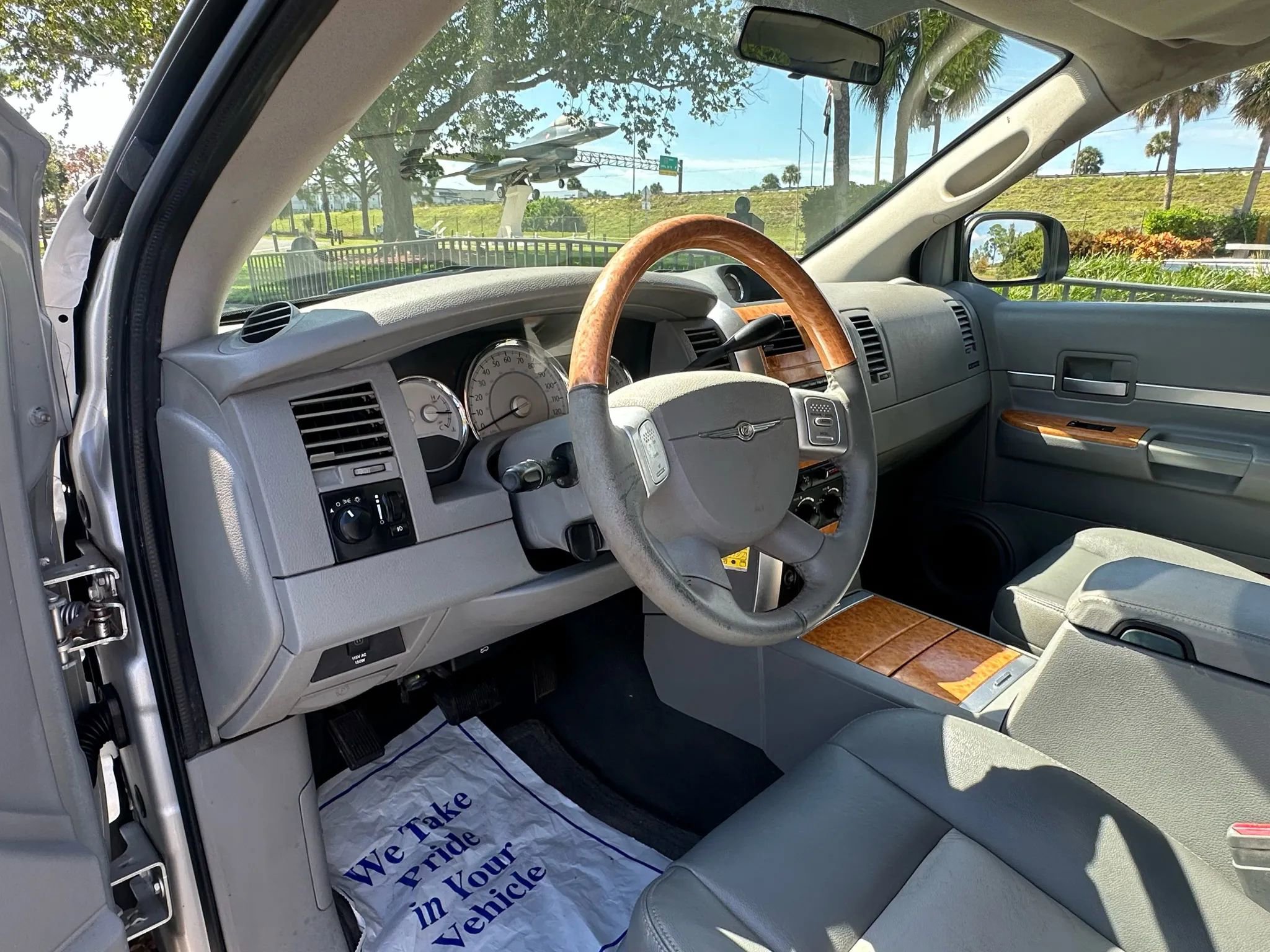 Used 2007 Chrysler Aspen Limited w/ PWR Convenience Group image 27