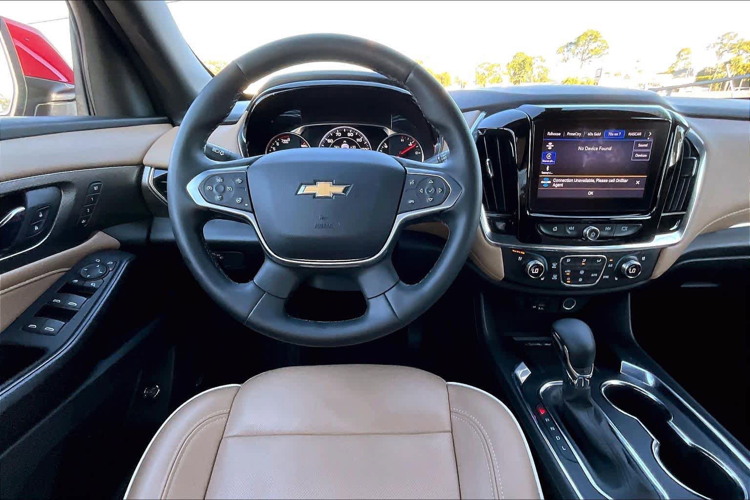 Used 2023 Chevrolet Traverse Premier FWD image 7