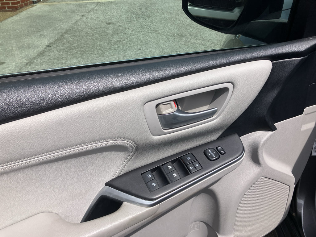 Used 2016 Toyota Camry XLE FWD image 16