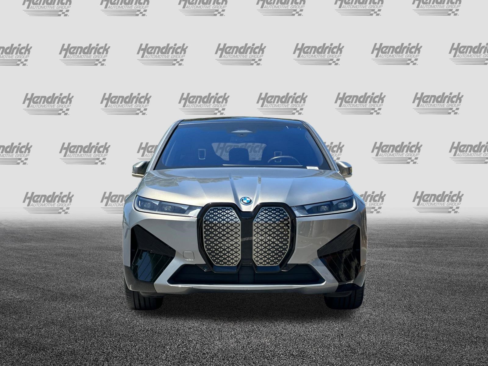 Used 2023 BMW iX xDrive50 w/ Sport Package AWD/4WD image 10