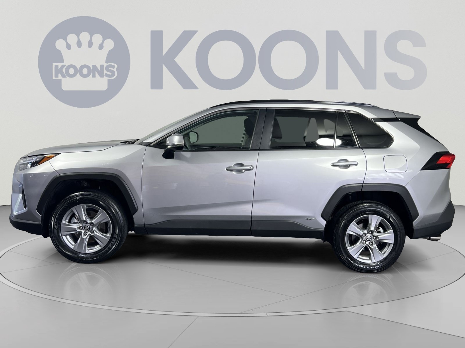 Used 2025 Toyota RAV4 XLE AWD/4WD image 2