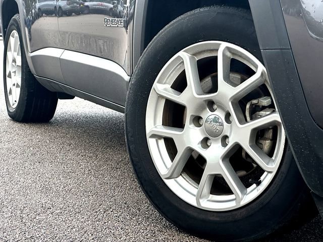 Used 2019 Jeep Renegade Latitude image 2