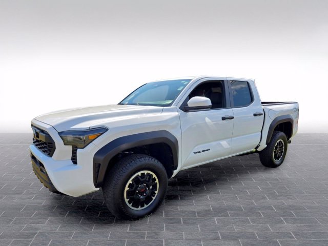 Used 2025 Toyota Tacoma TRD Off-Road AWD/4WD image 3