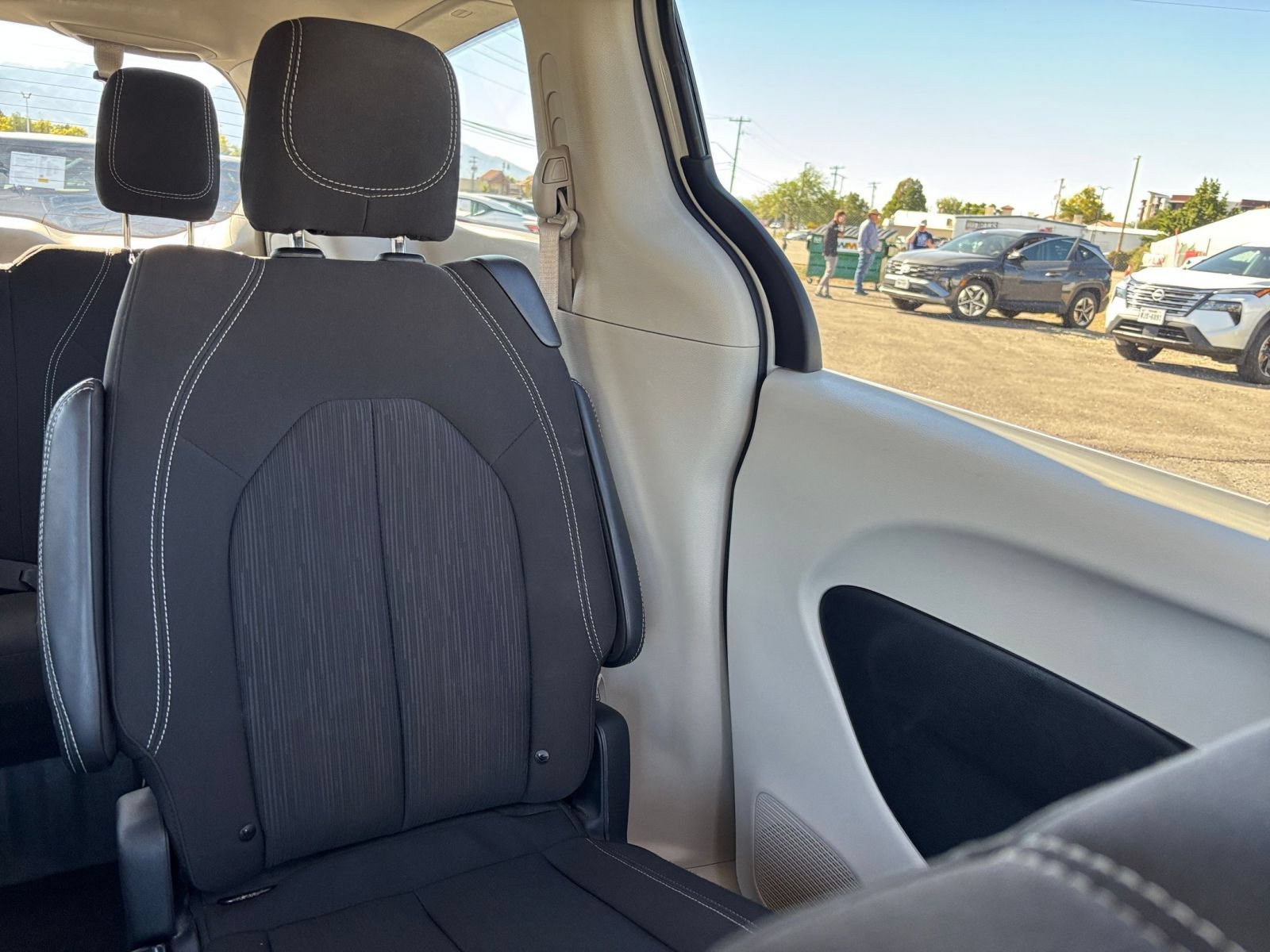 Used 2024 Chrysler Voyager LX FWD image 39