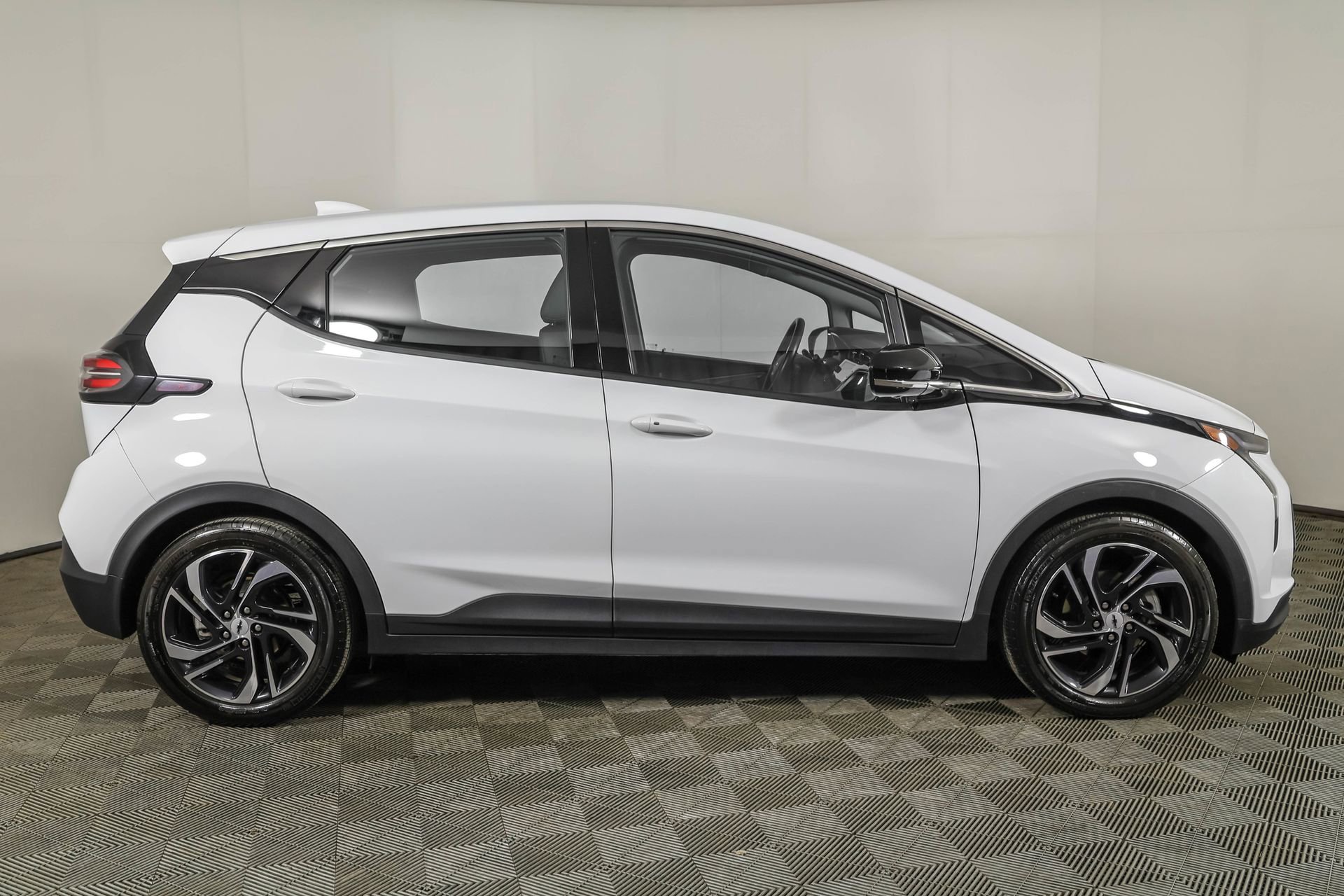 Used 2023 Chevrolet Bolt LT FWD image 14